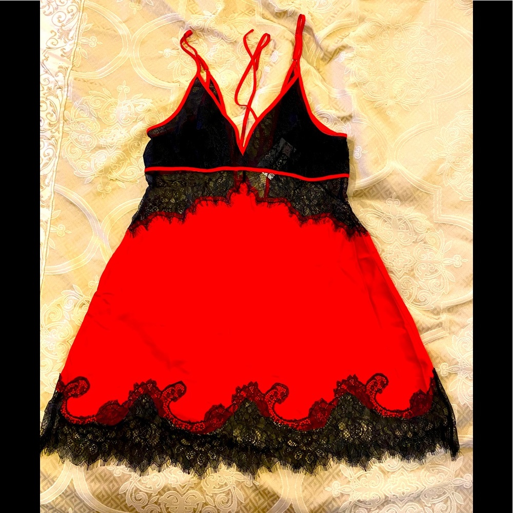 ❤️‍🔥BRAND NEW❤️‍🔥 Short Red Nightgown with Black Lace Trim